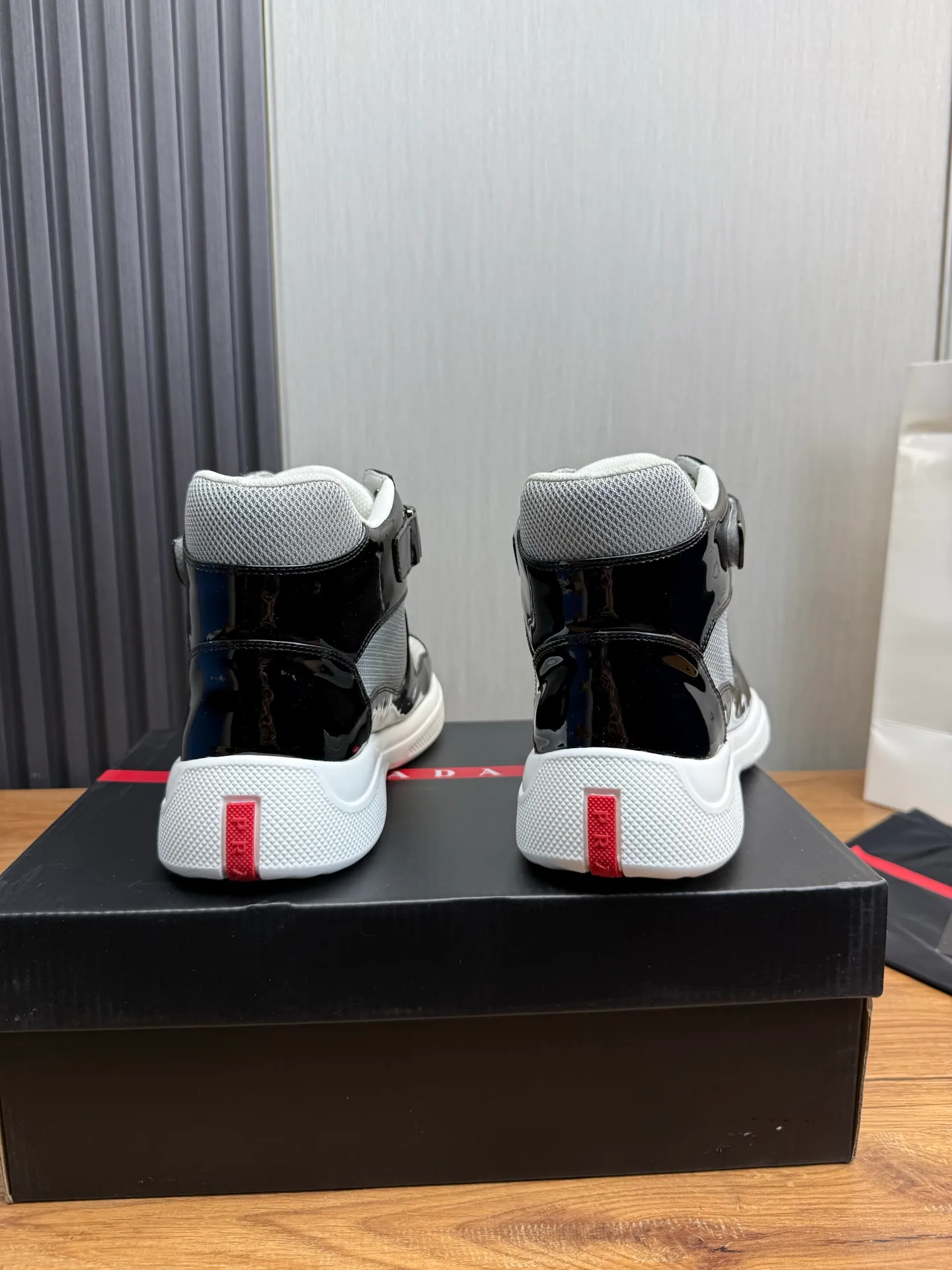 Men's shoes 700💰 [PRADA] Hot selling items🔥Must be recommended every day~~ Official website synchronized, 1:1 high quality shipments✔️ Imported cowhide fabric, cowhide lining, original bottom, high-end airplane box packaging🎁 38-45 (38.45 custom-made, non-refundable)